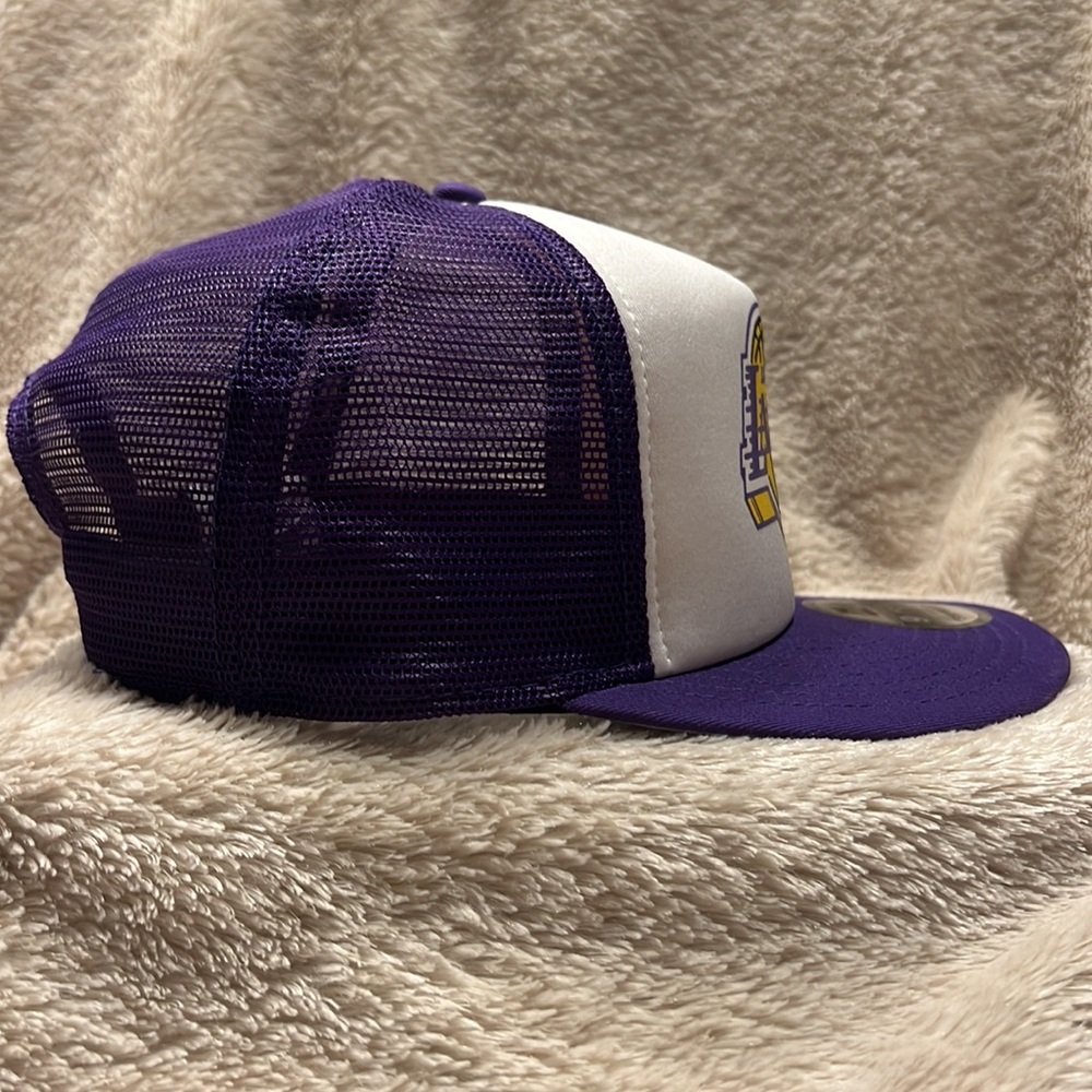 NEW ERA Los Angeles Lakers Trucker Hat - Picture 3 of 5